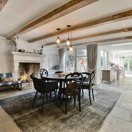 Sky High Decadence Apartment *